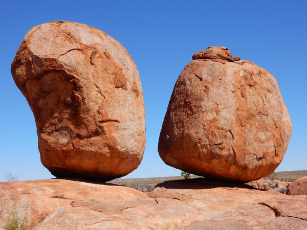 Deux gros rochers stables - Fondements en Reiki